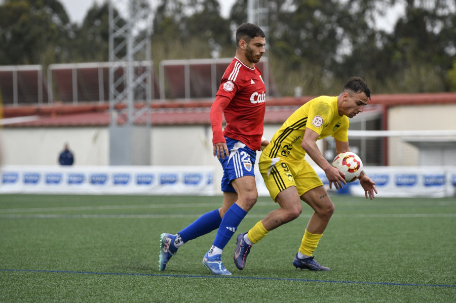 El Bergantiños se aleja del playoff tras una injusta derrota ante el Langreo
