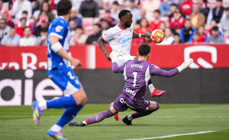 Caparrós no encuentra la reacción de un Sevilla que se mete en problemas   (1-1)