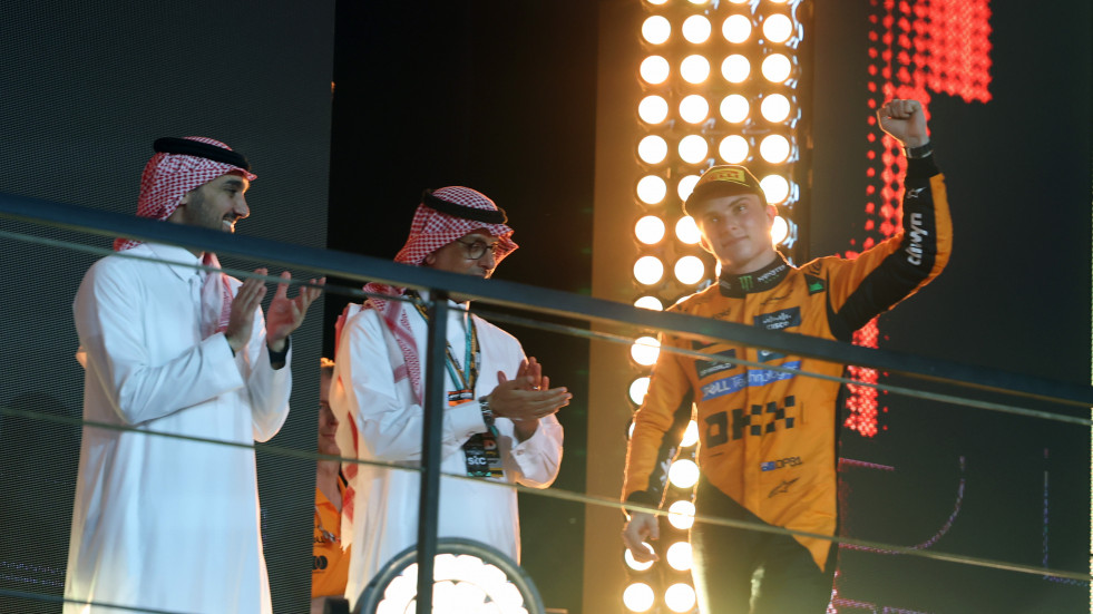 Piastri, nuevo líder del Mundial tras ganar en Yeda, donde Sainz fue octavo y Alonso, 11