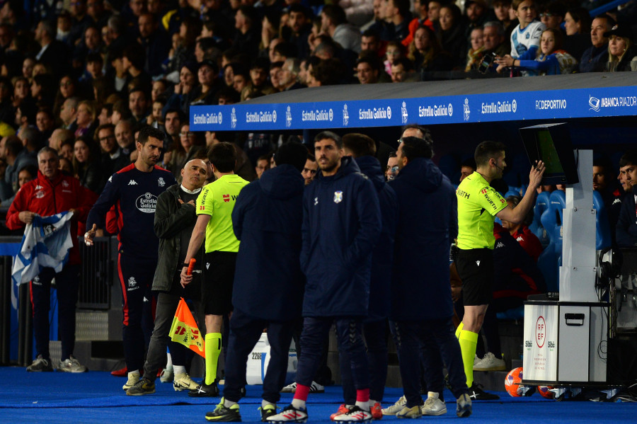 De la Fuente Ramos y el audio del VAR en el Deportivo-Tenerife: "Pone el pie y el jugador se tira después"