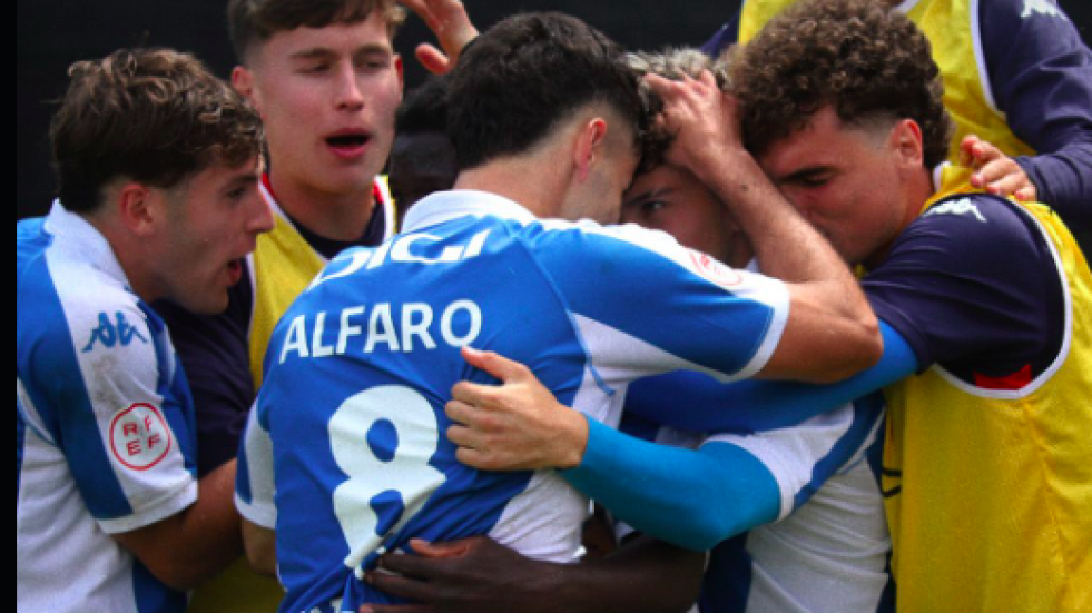 El Fabril golea al Laredo (1-5) y está a un punto de jugar el playoff de ascenso a 1ªRFEF