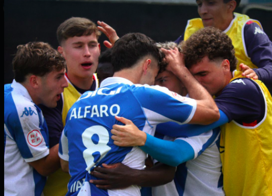 El Fabril golea al Laredo (1-5) y está a un punto de jugar el playoff de ascenso a 1ªRFEF