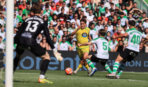 Racing de Santander y Levante, intratables para el Dépor