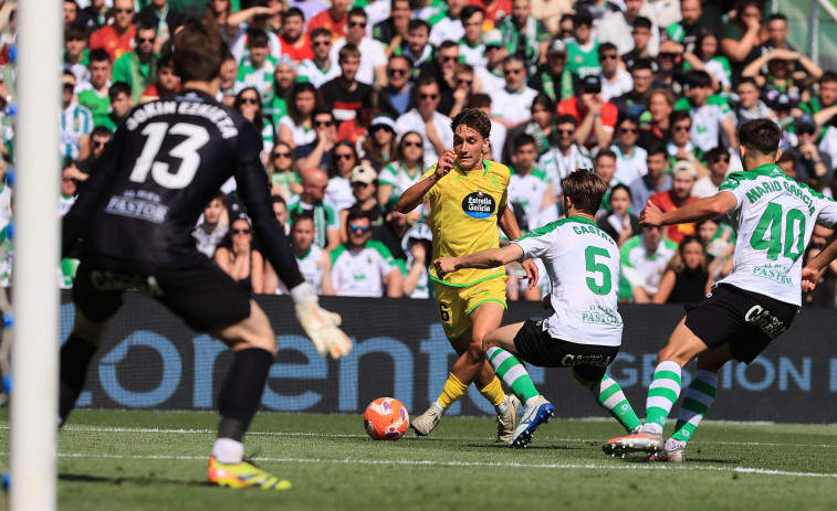 Racing de Santander y Levante, intratables para el Dépor
