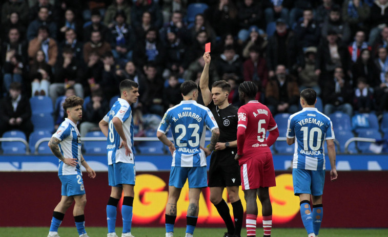 El Dépor iguala el número de rojas de la pasada temporada