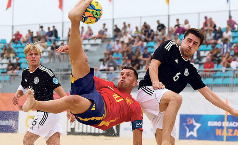 El quinto Mundial de fútbol playa del coruñés Kuman Santiso