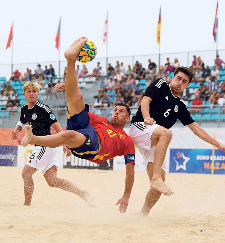 El quinto Mundial de fútbol playa del coruñés Kuman Santiso