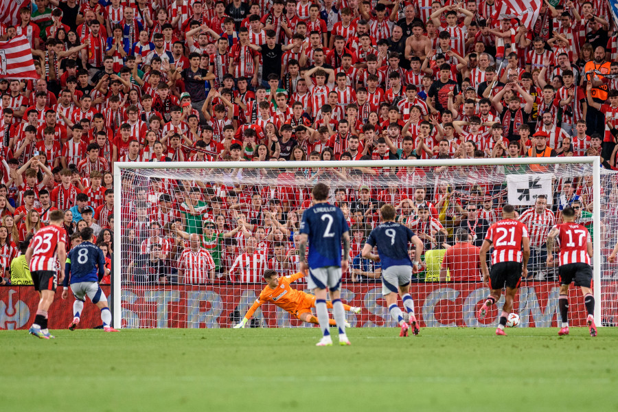 Un cuarto de hora terrible deja casi imposible al Athletic su final (0-3)