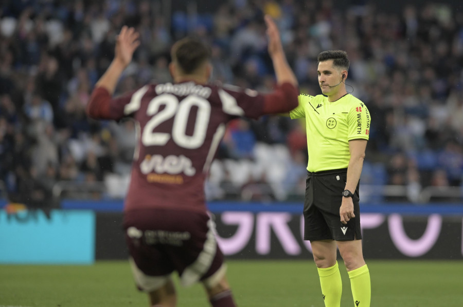 El audio del VAR del Deportivo-Albacete que sonrió a los blanquiazules: "Lo elimina y no le deja llegar"