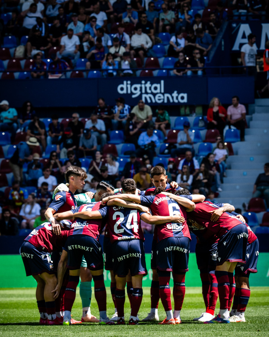 Los fallos de Levante y Racing provocan un atasco por el ascenso