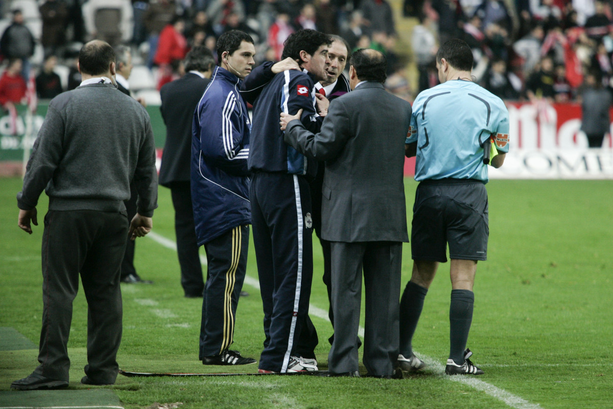 Ribera, segundo entrenador de Lotina, expulsado en un Sporting Depor
