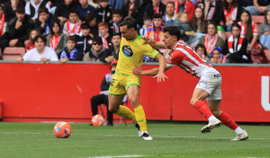 El Dépor empieza sus vacaciones en Gijón (2-1)