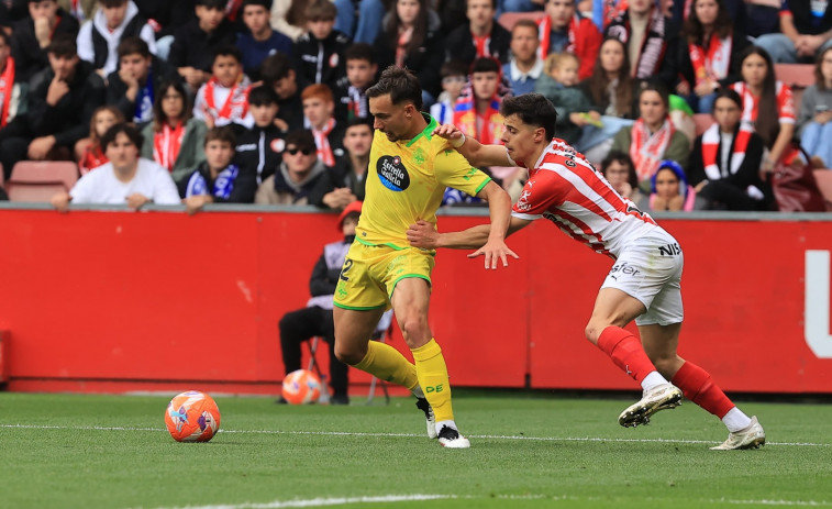 El Dépor empieza sus vacaciones en Gijón (2-1)
