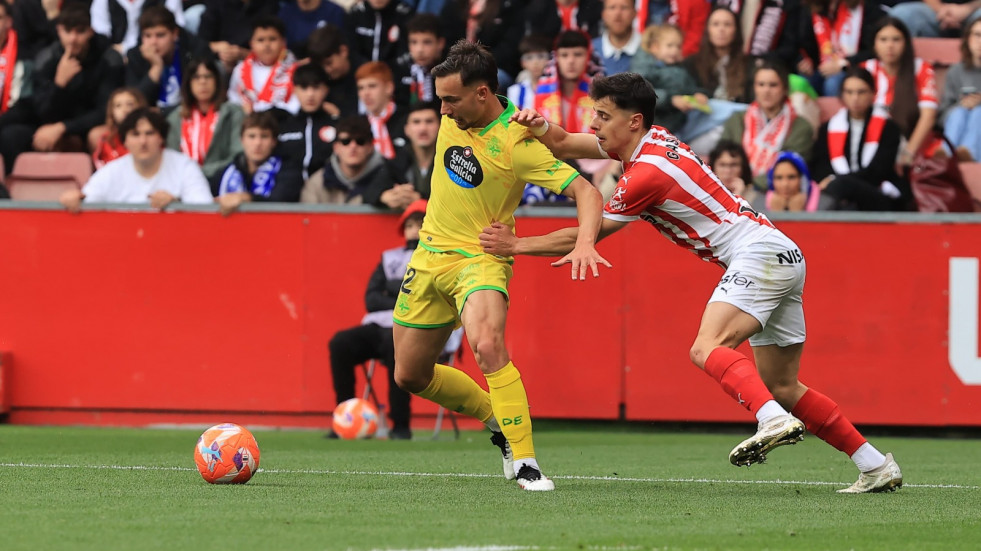 El Dépor empieza sus vacaciones en Gijón (2-1)