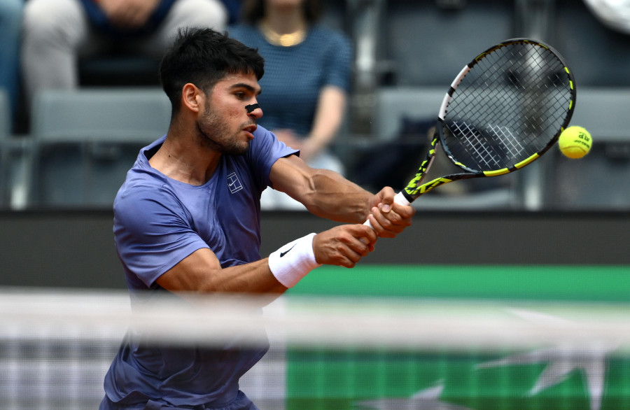 Alcaraz doblega la potencia de Khachanov
