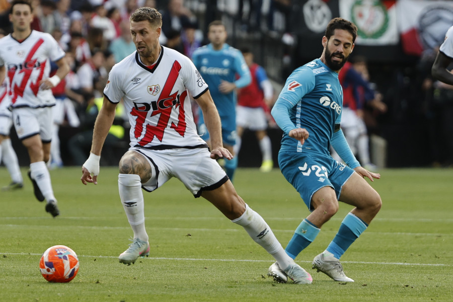 El Rayo mantiene el sueño europeo y frena la pelea por la 'Champions' del Betis (2-2)
