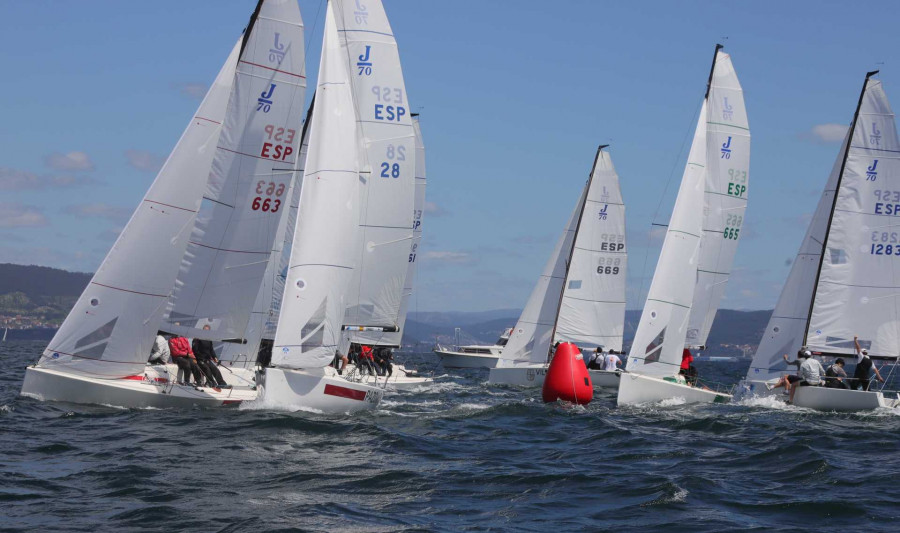 Abril Rojo, campeón virtual de las Sailway Series J70