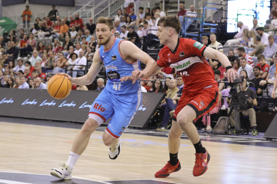El Covirán elude el descenso matemático ante un desmotivado Breogán (91-82)