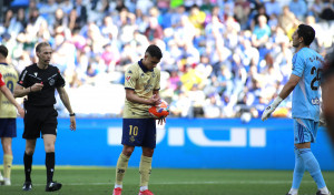 ¿Quién da más? El Dépor rompe la hucha con la subasta de las camisetas doradas