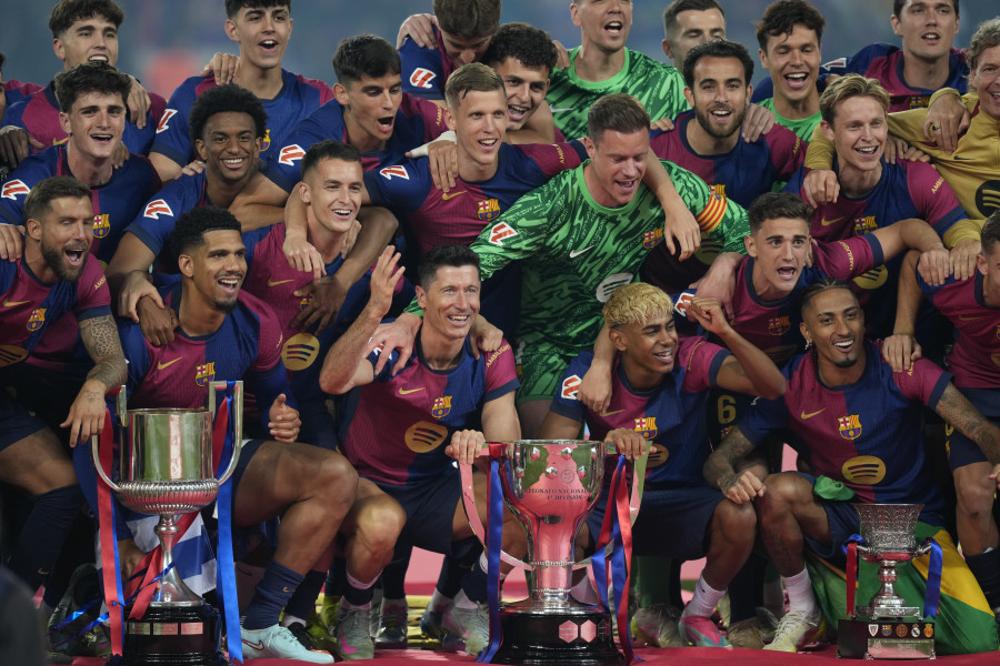 El Villarreal celebra su vuelta a la Champions en la fiesta del Barcelona (2-3)