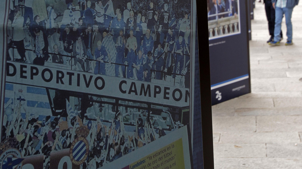 Una exposición fotográfica en el Obelisco celebra los 25 años de la Liga