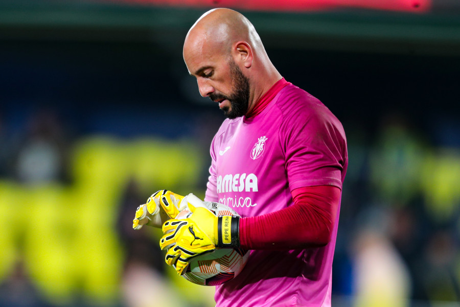 Pepe Reina anuncia su retirada como portero profesional