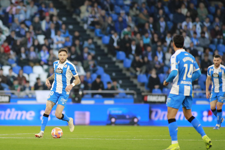 José Ángel sigue como único jugador al margen del grupo en el Dépor