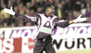 CAMPEONES 25 | Songo’o: un indiscutible bajo palos con pantalones largos que quiso ser goleador