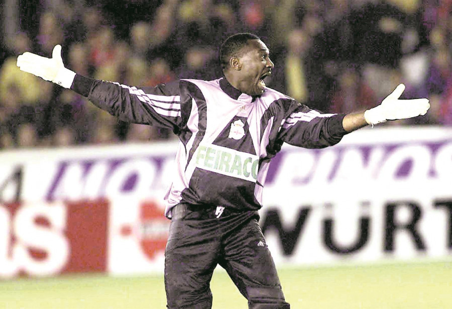 CAMPEONES 25 | Songo’o: un indiscutible bajo palos con pantalones largos que quiso ser goleador