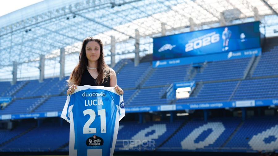 Lucía Martínez renueva una temporada más con el Deportivo