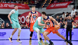 El Leyma Coruña aguanta lo que duró la batería (105-93)