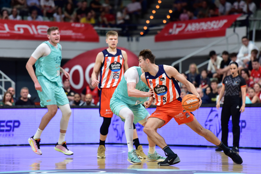 El Leyma Coruña aguanta lo que duró la batería (105-93)
