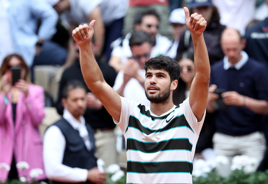 Alcaraz arranca con paso firme en Roland Garros