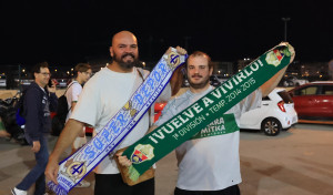 Más de 500 aficionados del Elche se suben al tren del ascenso