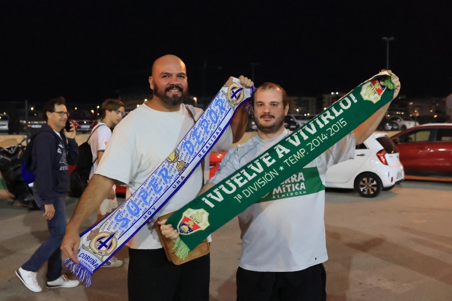 Más de 500 aficionados del Elche se suben al tren del ascenso