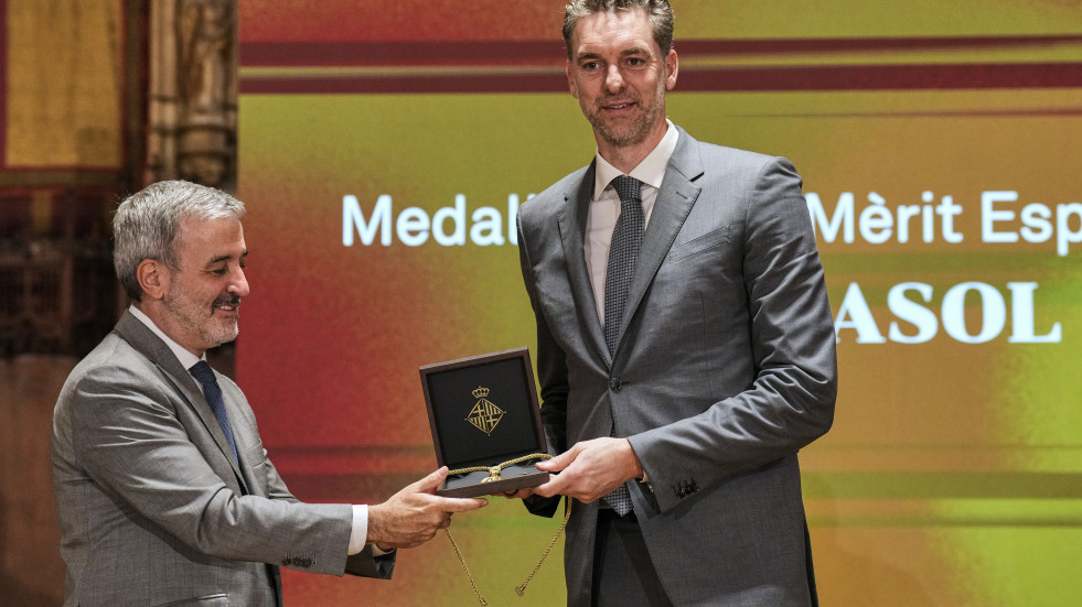 Pau Gasol recibe del Ayuntamiento de Barcelona la Medalla de Oro