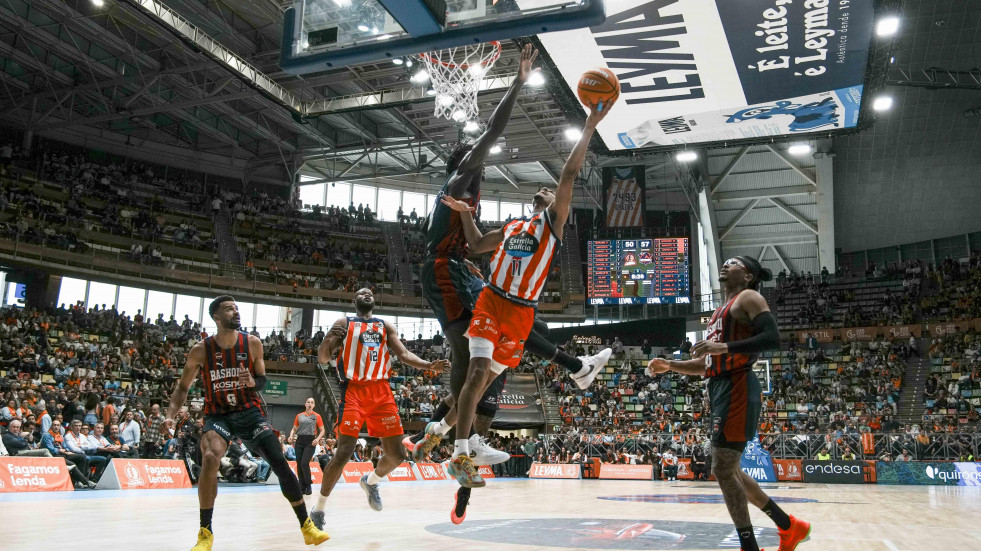 Las imágenes del Leyma Básquet Coruña- Baskonia