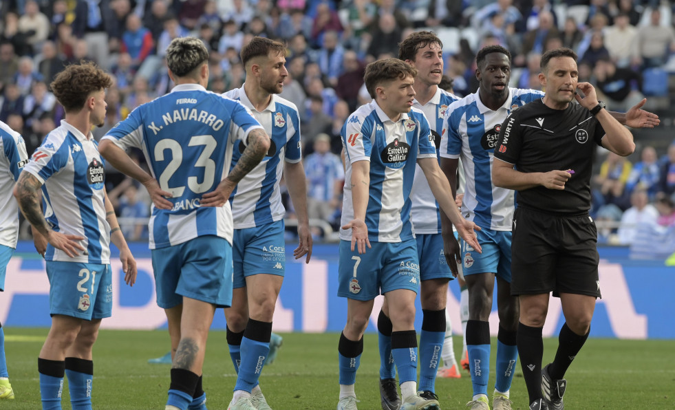 El Deportivo, siempre contra once