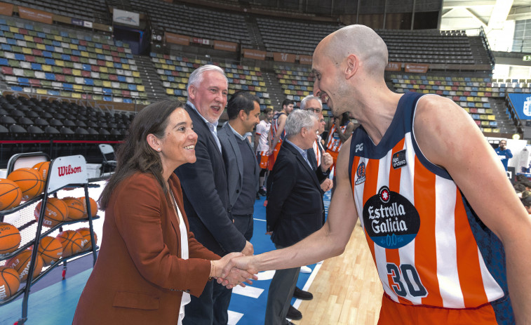 Inés Rey muestra su apoyo para que el Básquet Coruña siga en el Coliseum