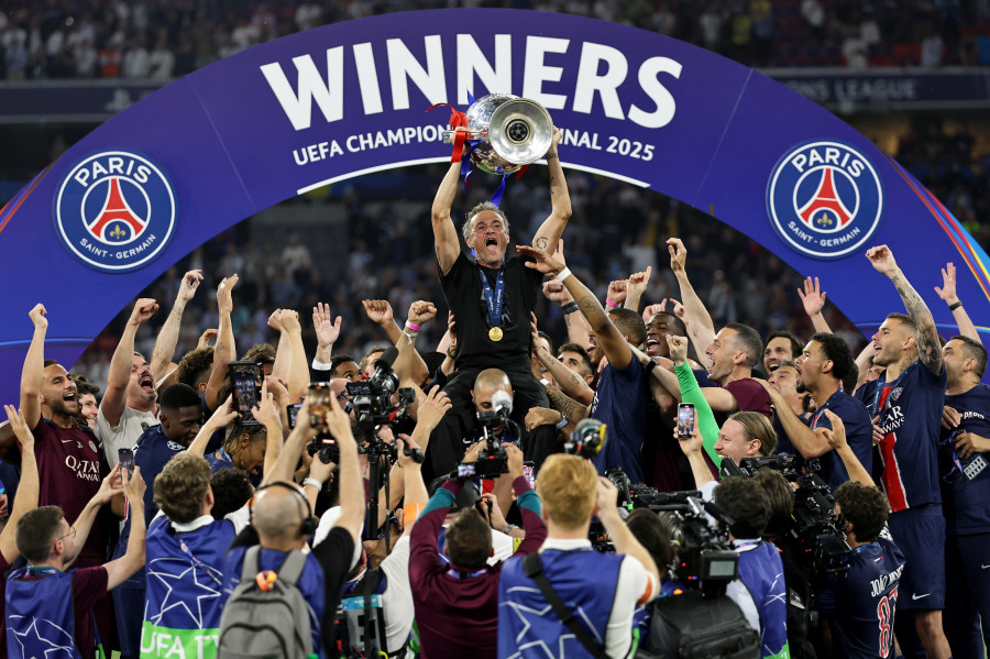 Luis Enrique borda la primera 'Champions' del PSG con una exhibición histórica (5-0)
