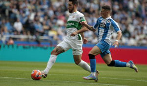 Alfombra blanquiazul del Deportivo al Elche hacia Primera (0-4)