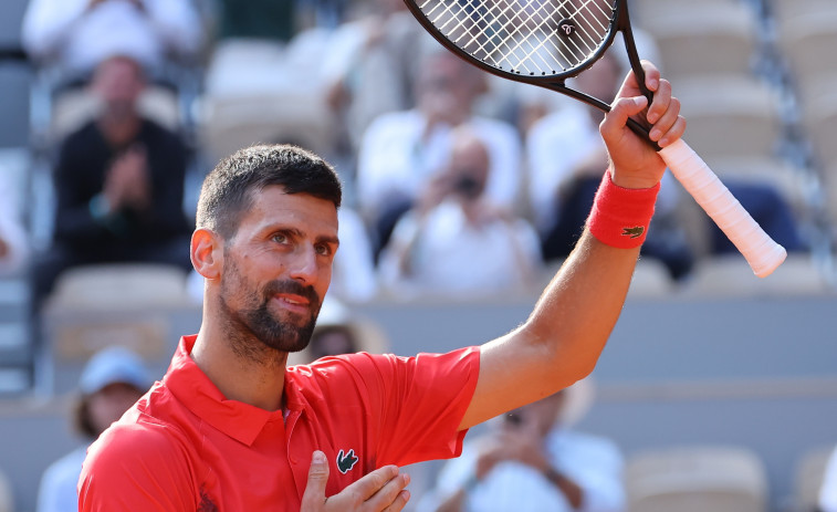 Djokovic se apunta su centésima victoria en París y llega a cuartos por decimoctava vez