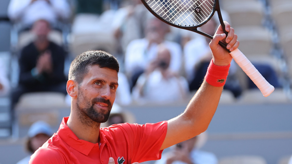 Djokovic se apunta su centésima victoria en París y llega a cuartos por decimoctava vez