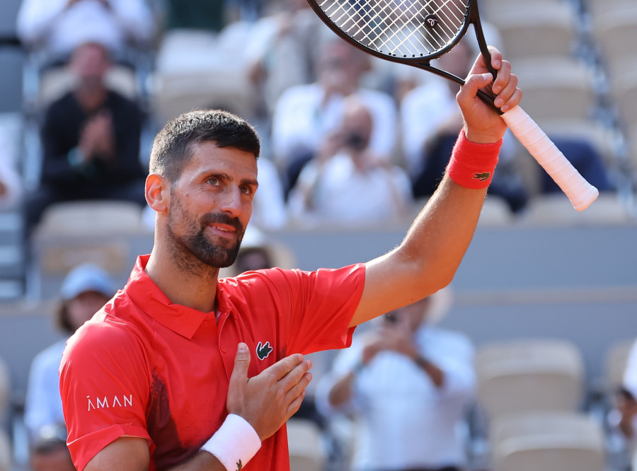 Djokovic se apunta su centésima victoria en París y llega a cuartos por decimoctava vez