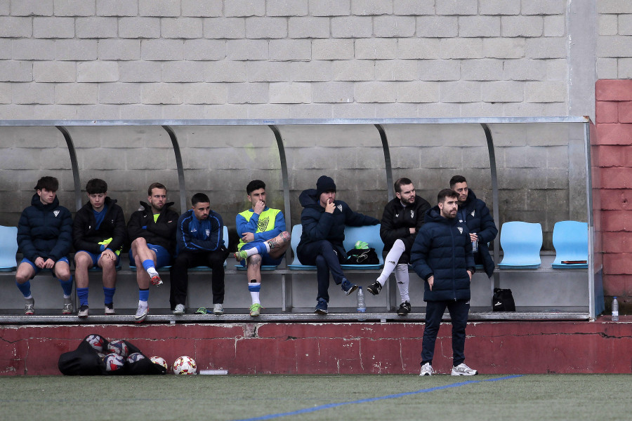 Fumata blanca en los siete banquillos coruñeses de Primera Futgal
