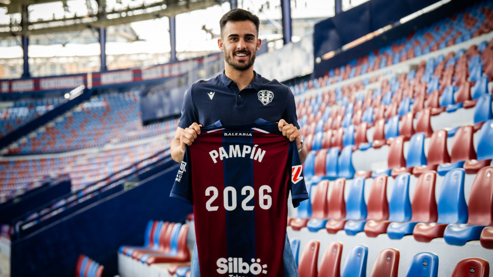 El lateral oleirense Pampín renueva con el Levante hasta junio de 2026