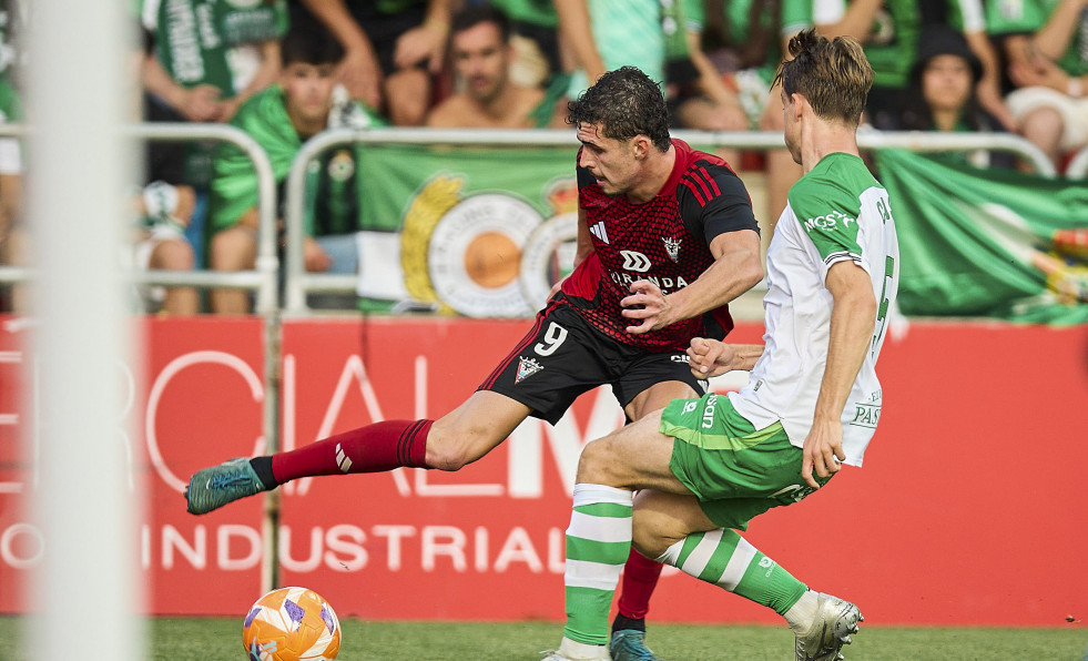 El Mirandés sigue haciendo historia y jugará contra el Oviedo la final por el ascenso (4-1)