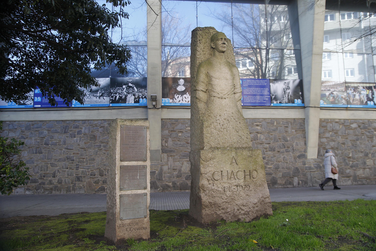 Estatua en honor de Eduardo Gonzu00e1lez Valiu00f1o Chacho