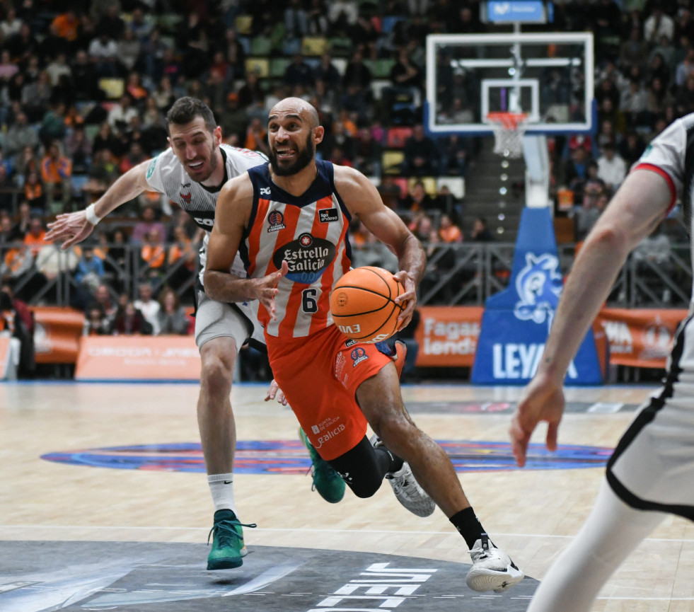 Phil Scrubb, quinta 'baja' del Leyma Coruña