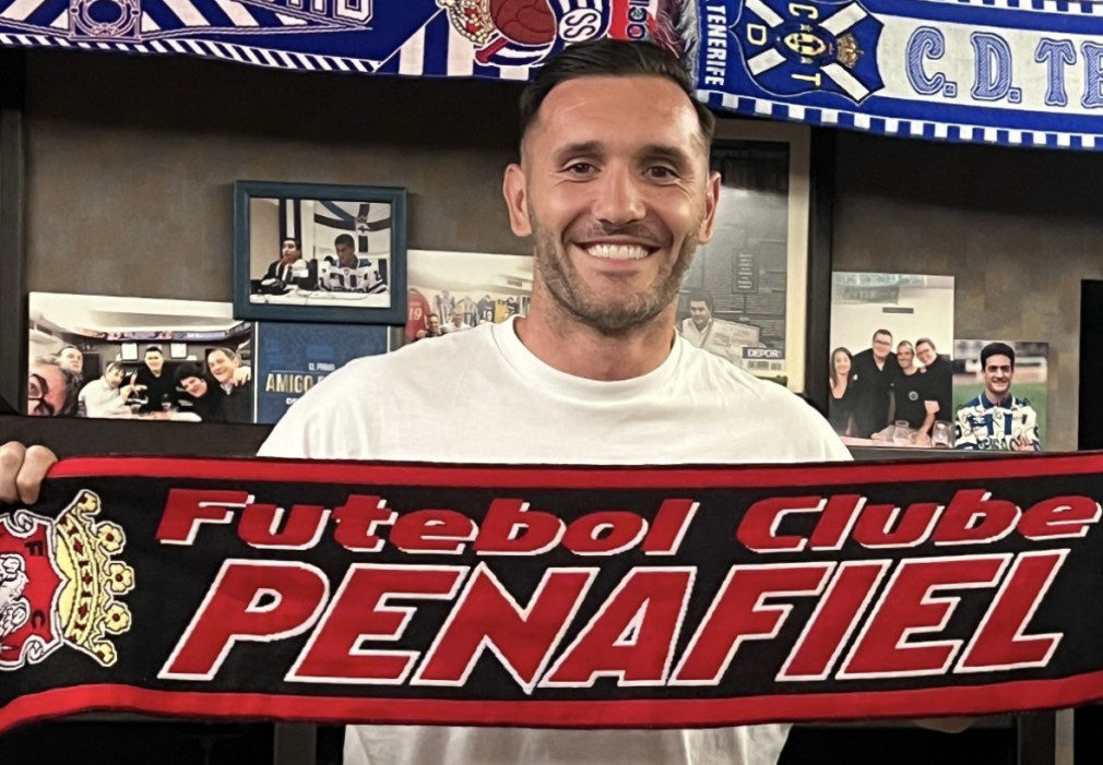 Touriñán anuncia 'el fichaje' de Lucas Pérez por el Penafiel